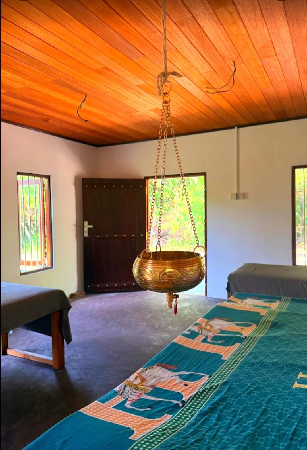 Ayurvedic Treatment Room &amp; Spa Atmosphere